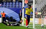 Carlos Tenorio passerede målmand Jose Porras i kampens 8. minut. - Foto: AP. 