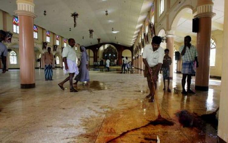 En kirke i Pesalai i det nordlige Sri Lanka blev lørdag stormet af regeringssoldater, der skød og dræbte flere tamilske landsbyboere. - Foto: AP 