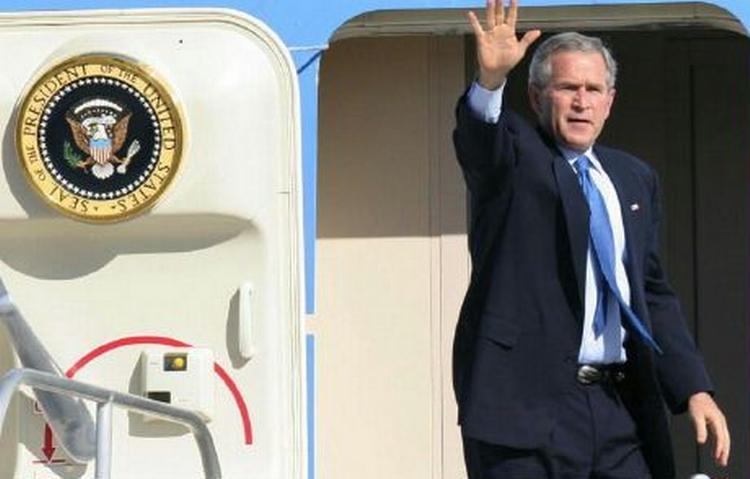Præsident George W. Bush havde allerede i 2003 muligheden for en diplomatisk sejr over Iran, men fejlbedømte situationen. - Foto: AP 
