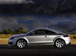 Audi TT holder lav profil. Den har stadig meget små sideruder, som kan gøre kabinen lidt klaustrofobisk. 