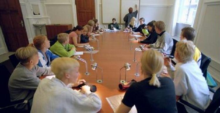 Elever fra en skole på Christianshavn i København på besøg på Rådhuset. - Arkivfoto: Jens Dresling 