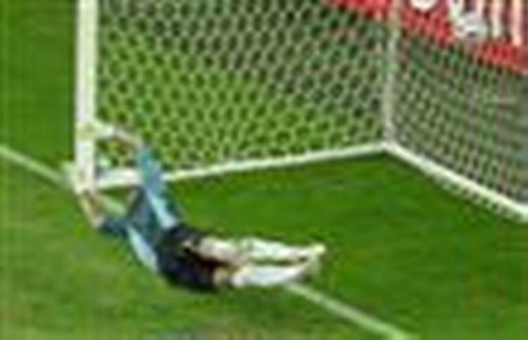 Portugals Manniche jubler efter at have bragt sit hold foran. - Foto: AP 