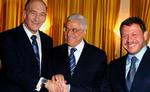 Israels premierminister Ehud Olmert mødtes i dag for første gang med selvstyrepræsident Mahmoud Abbas med den jordanske kong Abdullah II's mellemkomst. - Foto: AP 