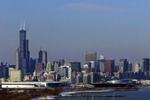 Sears Tower (til venstre) er en af verdens højeste bygninger og mere end 100 firmaer har kontorer i bygningen. - Foto: AP 