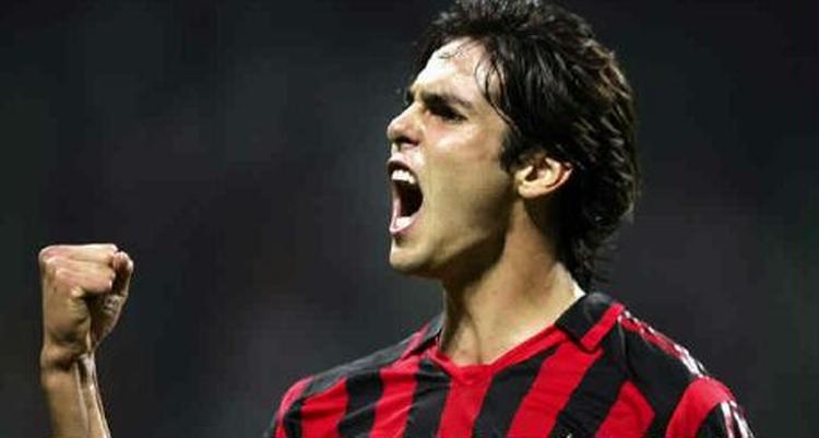 Silvio Berlusconi er jublende glad for, at Kaka har forlænget med Milan - Foto: AP 