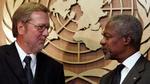 Udenrigsminister Per Stig Møller (K) er på vej hjem, efter dagens møde med Kofi Annan - Foto: AP 