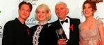 Aaron Spelling med konen Candy og børnene Randy og Tori. - Foto: AP 