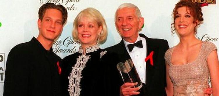 Aaron Spelling med konen Candy og børnene Randy og Tori. - Foto: AP 