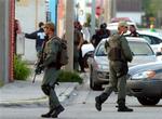 Syv blev fredag anholdt af FBI i Miami-bydelen Liberty City.   Foto: Peter Andrew Bosch/AP 