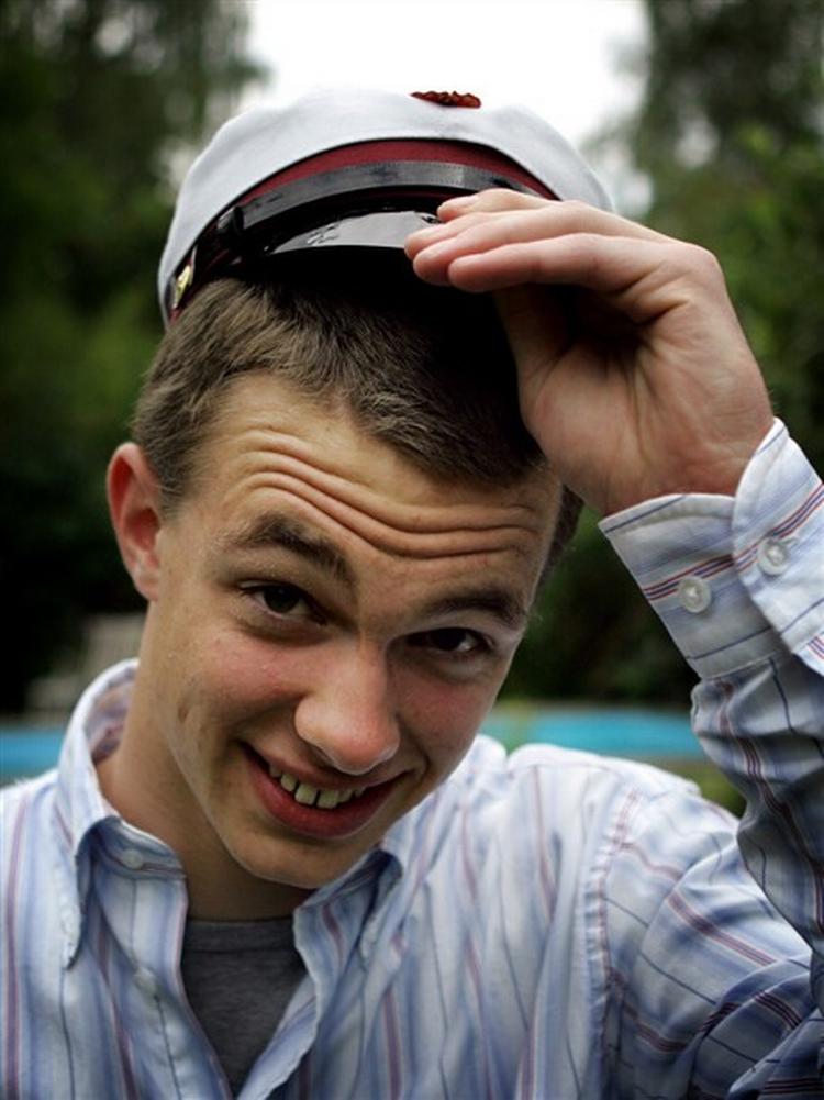 Mikkel Plagborg-Møller fra Holte fik 13 til alle eksamener ved årets studentereksamen på Gl. Hellerup Gymnasium. Et par af årskarakterne trak gennemsnittet ned til 12,7... men tre fag på højeste niveau fik snittet op på 13,1.   Foto: Jens Dresling 