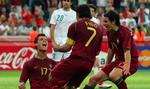 Portugals Luis Figo mangler et verdensmesterskab. I aften kan holdet spille sig videre til kvartfinalen - Foto: AP 