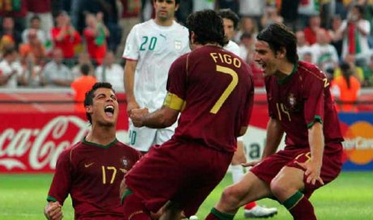 Portugals Luis Figo mangler et verdensmesterskab. I aften kan holdet spille sig videre til kvartfinalen - Foto: AP 