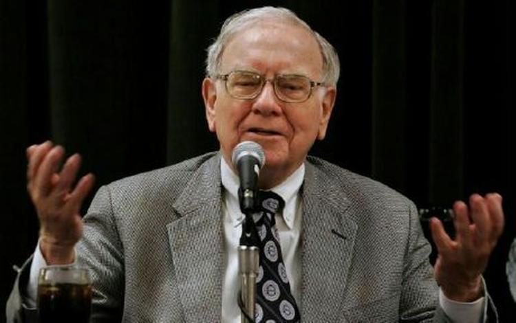 Multimilliardæren Warren Buffett vil forære det meste af sin store formue til verdens fattigste. - Arkivfoto: AP 