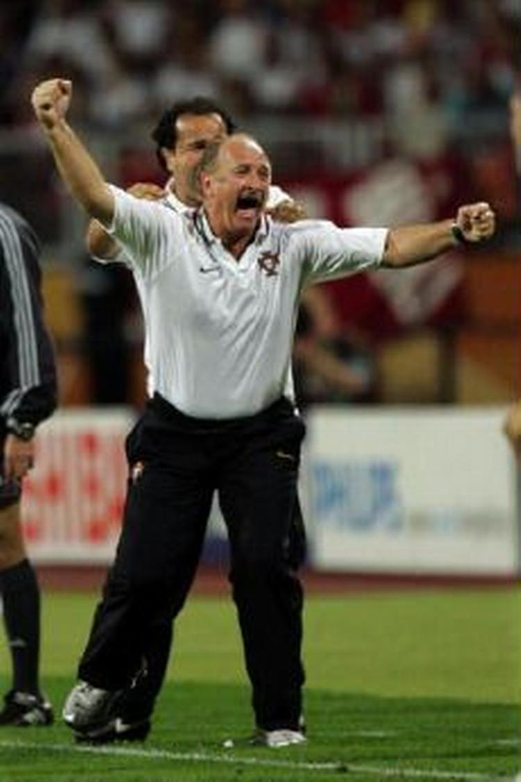 Portugals træner Luis Felipe Scolari er ikke nervøs for opstillingen før kampen mod England, selv om han mangler flere nøglespillere efter 'slaget' mod Holland. - Foto: AP 