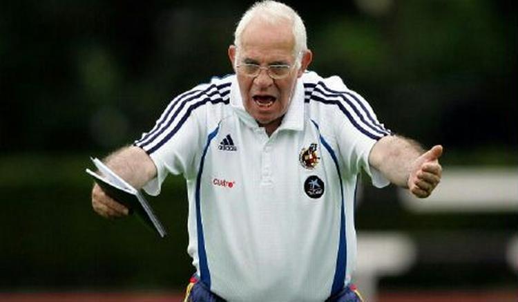 Spaniens landstræner Luis Aragonés har kaldt franske Thierry Henry en »sort lort«, men nægter at undskylde udtalelsen. - Foto: AP 
