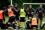 Brøndbys ny træner, hollænderen René Meulensteen, vil have endnu en målmand til truppen. Her ses holdet samlet til første træning efter sommerferien. - Foto: Peter Hove Olesen 