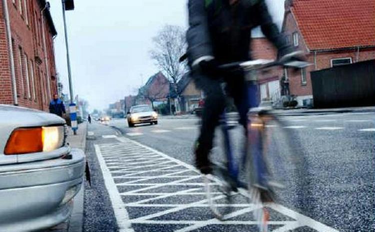 En cyklist blev overfaldet på sin cykel, da en mand kom farende med en sabel - Foto: Rasmus Baaner 