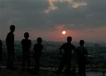 Israelske raketter har ramt over 30 mål i Gaza i det seneste døgn.- Foto: AP 