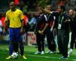 Brasiliens landstræner Carlos Alberto Parreira og Ronaldo kan nåede til kvartfinalen ved VM. - Foto: AP 