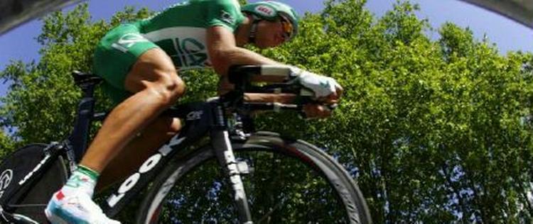 Thor Hushovd vil forsvare den gule trøje, han vandt i prologen. - Foto: AP 