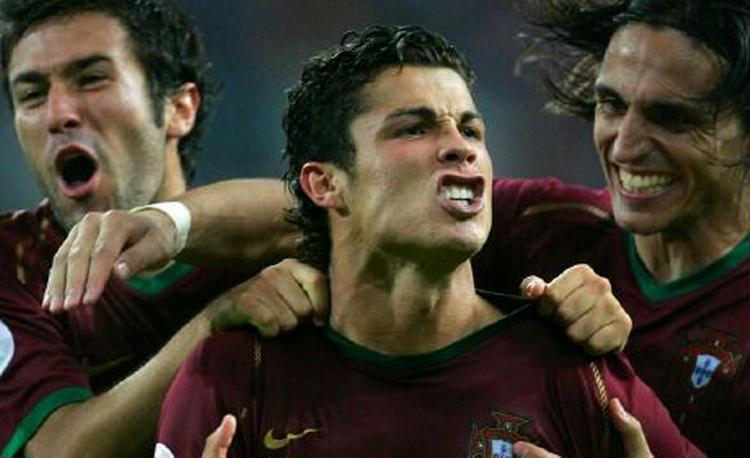 Manchester Uniteds Ronaldo er et varmt navn på rygtebørsen i Real Madrid. Ramón Calderón har flere andre navne på sin liste over kommende spillere. - Foto: AP 