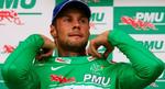 Belgiske Tom Boonen ifører sig her den grønne pointtrøje som bedste sprinter efter syvende etape af Tour de France sidste år. I dag går han efter den gule trøje. - Arkivfoto: AP 