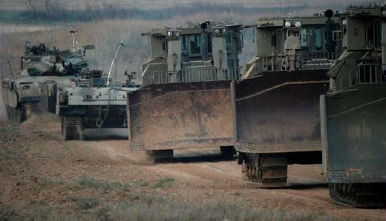 Armerede bulldozere rykkede tidligt i dag ind i det nordlige Gaza. Eftersøgningen af den tilfangetagne israelske soldat fortsætter, og Israel får nu støtte fra Rusland. - Foto: AO 