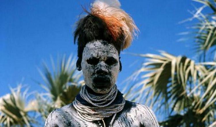 Heksekraft bliver taget alvorligt over store dele af det afrikanske kontinent. Her en troldmand fra Kenya. - Arkivfoto: AP 