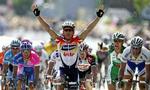 Robbie McEwen vandt dagens spurt efter en dramatisk afslutning - Foto: AP 