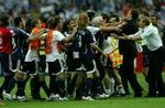 Under tumulten efter kampen mellem Argentina og Tyskland slog Torsten Frings ifølge FIFA argentineren Julio Cruz. - Foto: AP 