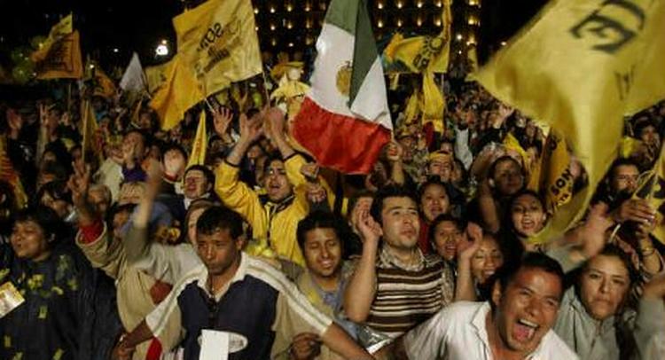 Begge kandidater til gårsdagens præsidentvalg i Mexico erklærer sig som vindere - Foto: AP 