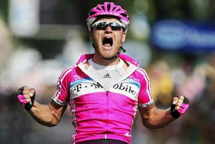 Dagens etape var præget af styrt. Først over stregen kom Matthias Kessler - Foto: AP 
