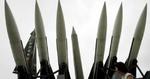 Denne model af Nordkoreas Scud B-missiler står i Koreas Krigsmuseum i Seul, Sydkorea. - Foto: AP 