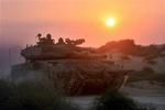 Israel bruger kampvogne og bulldozere i fremrykningen. - Foto: AP 