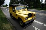 Denne gule Land Rover har i en periode været sat til salg på Strandvejen i Gentofte. Det er dog en ulovlig salgsmetode. Foto: Jens Dresling 