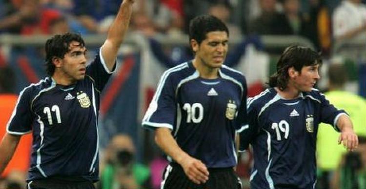 Skal Tevez, Riquelme og Messi i fremtiden modtage ordrer fra Gabriel Batistuta? - Foto: AP. 