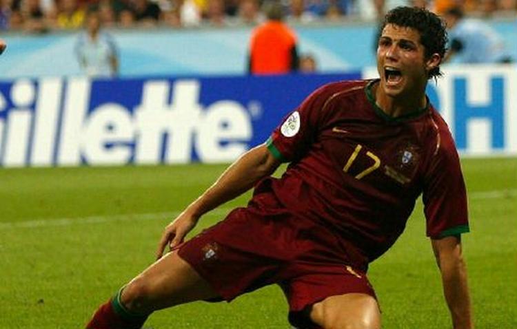 Den unge Christiano Ronaldo er utilfreds med Manchester United og vil væk fra den engelske klub - Foto: AP 