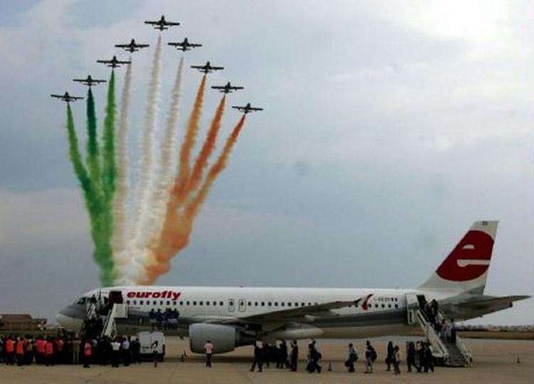 Flyet med det italienske landshold fik en varm velkomst, da det landede i holdets moderland. - Foto: AP 