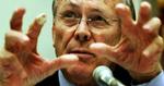 Den amerikanske forsvarsminister Donald Rumsfeld er taget til Afghanistan - Foto: AP 