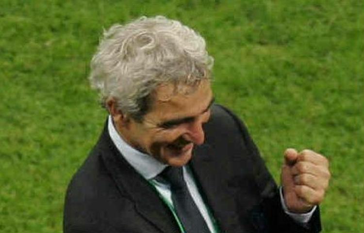 Raymond Domenech kan glæde sig over kontrakttilbuddet. - Arkivfoto: AP. 