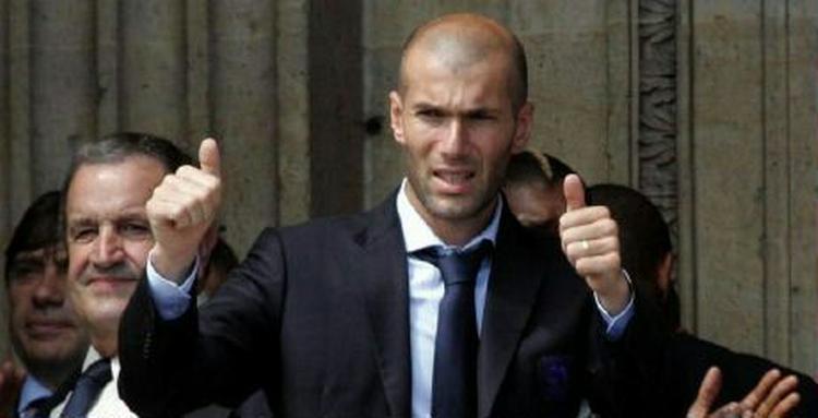Zinedine Zidane i mandags, hvor det franske hold vendte hjem til Paris. - Foto: AP. 