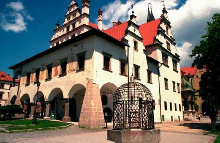 Byen Levoca i Slovakiet er også med på listen. Her ses byens museum. - Foto: AP 