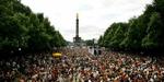 Arrangørerne vil ikke udelukke, at målet om en million besøgende rent faktisk blev nået ved årest Love Parade i Berlin. - Foto: AP 