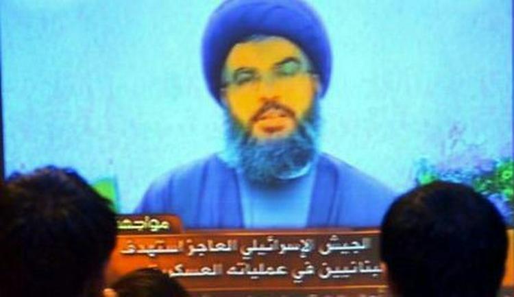 Lederen af Hizbollah, Hassan Nasrallah er aftegnet som en kobra på den israelske flyveblade. - Foto: AP 