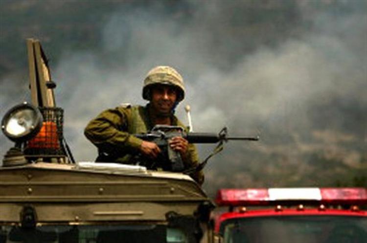 De israelske bombardementer fortsatte tirsdag på syvende dag. 25 israelere har mistet livet under kamphandlingerne, mens mindst 230 libanesere er blevet dræbt. - Foto: AP 