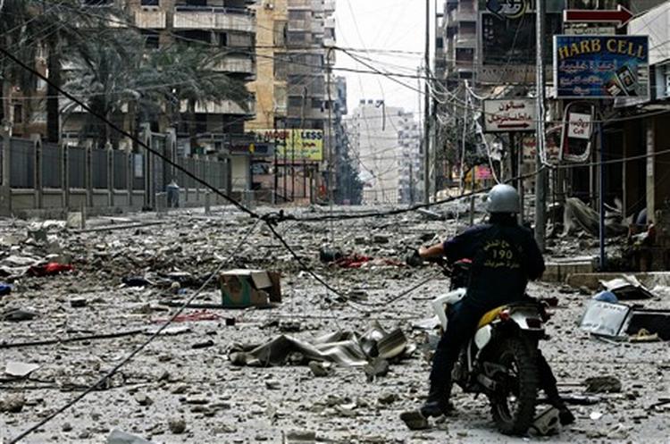 I Beirut er priserne på mad, medicin og andre fornødenheder steget med op til hundrede procent. - Foto: AP 