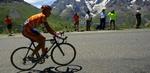 Michael Rasmussen på vej over Col du Galibier. - Foto: AP 