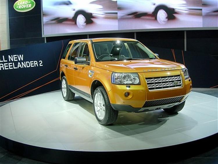 De kantede linjier fra de større Land Rover-modeller går igen i Freelander 2, der er firmaets mindste model. Foto: Allan Graubæk 