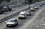 Libanesere på vej væk fra det sydlige Libanon. - Foto: AP 