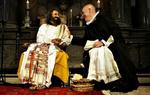 Flemming Pless (til højre) under fredskoncerten med guru Sri Ravi Shankar. - Arkivfoto: Miriam Dalsgaard 